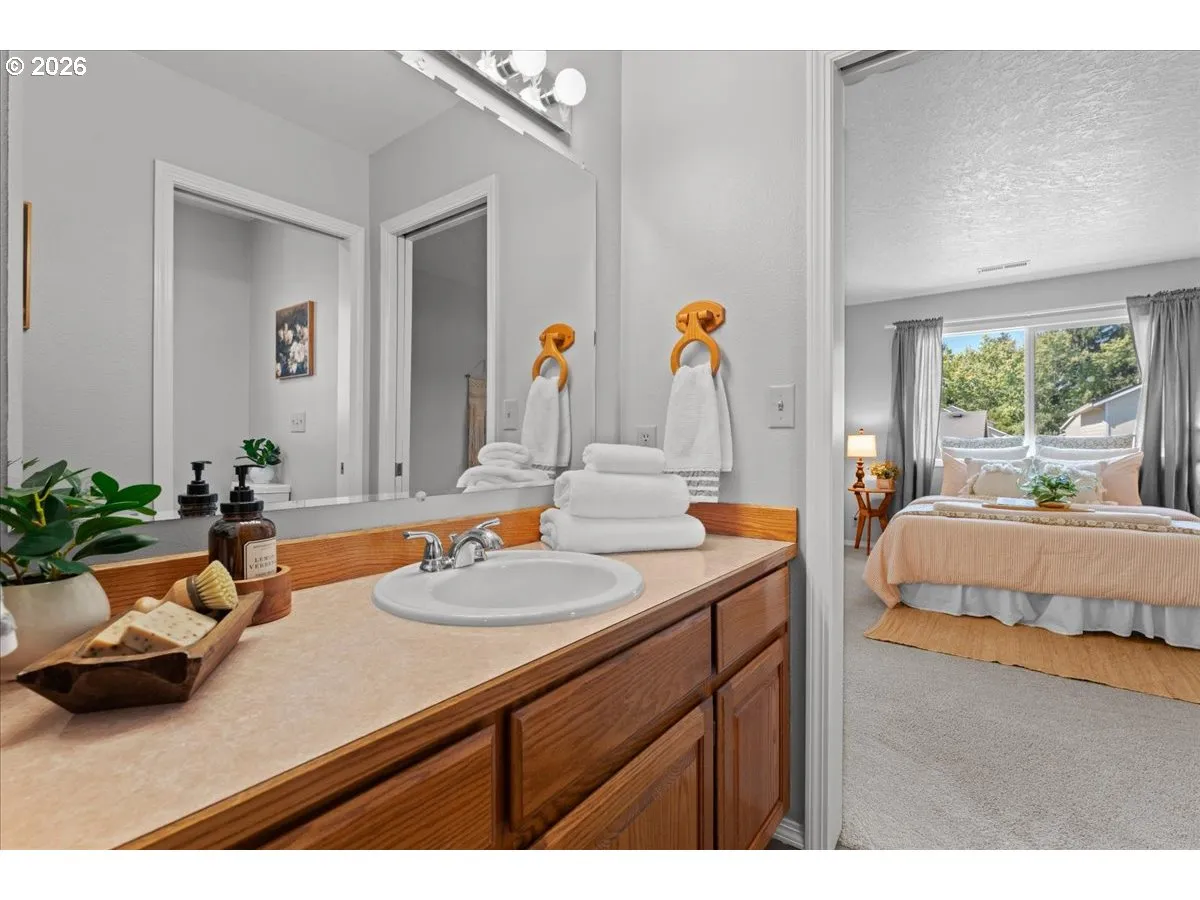 Bathroom, Attached