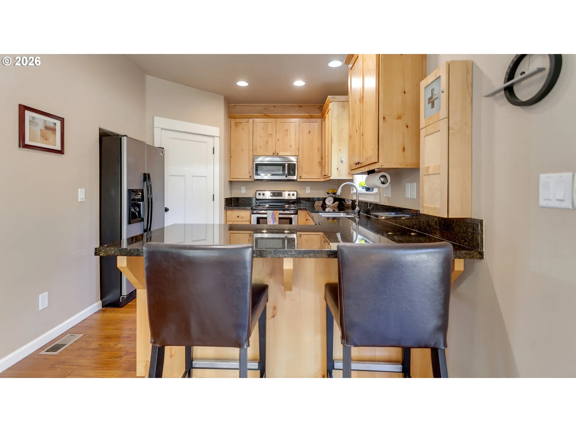 Kitchen-Breakfast Bar