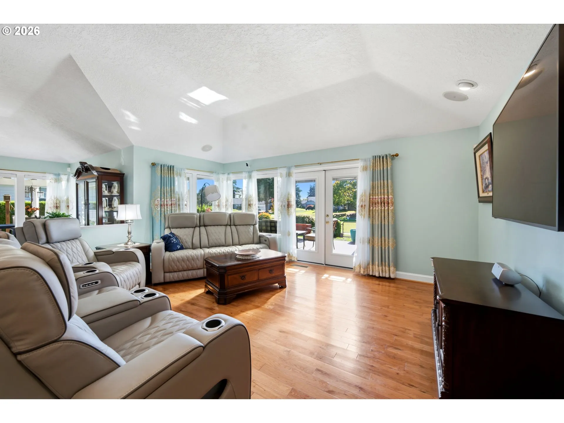 Living Room-Vaulted Ceilings
