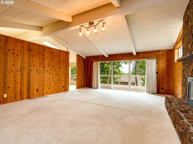 Living Room-Vaulted Ceilings