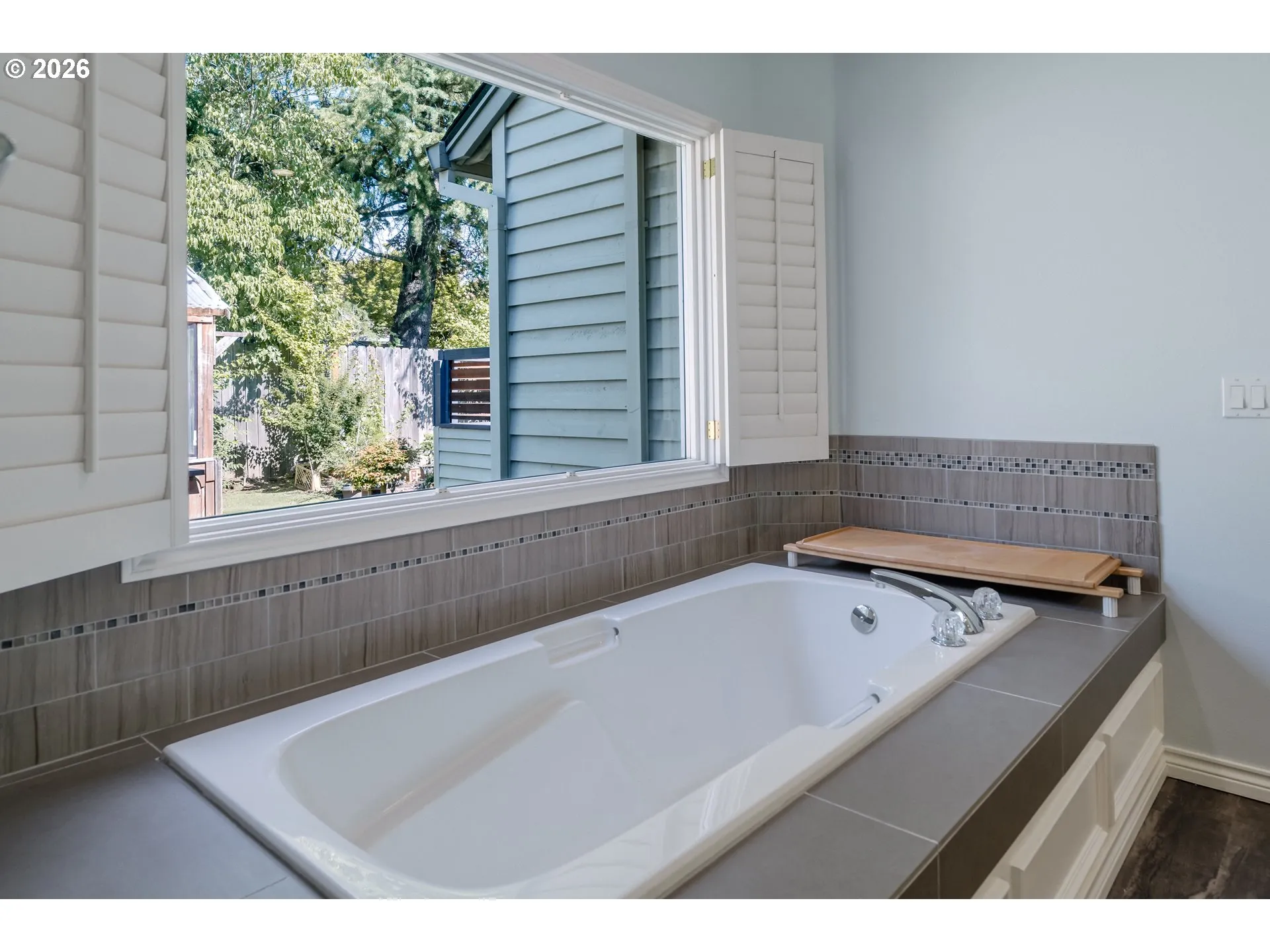 Bathroom, Attached-Garden Tub