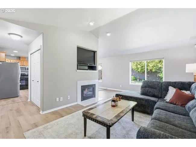 Living Room-Vaulted Ceilings