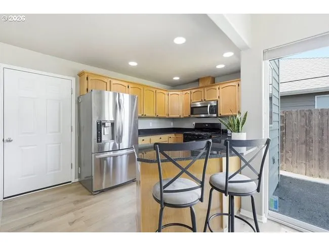 Kitchen-Breakfast Bar