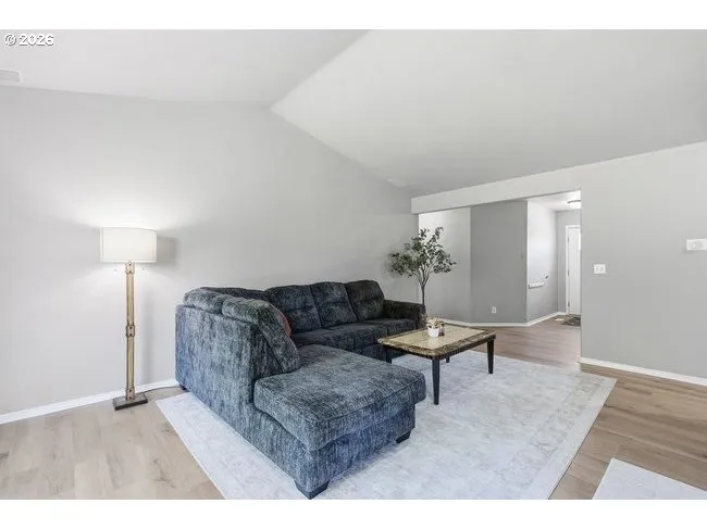 Living Room-Vaulted Ceilings