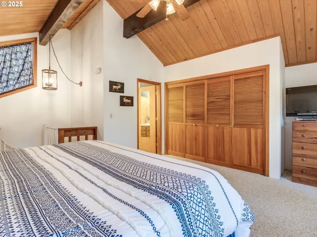 Primary Bedroom-Attached Bathroom