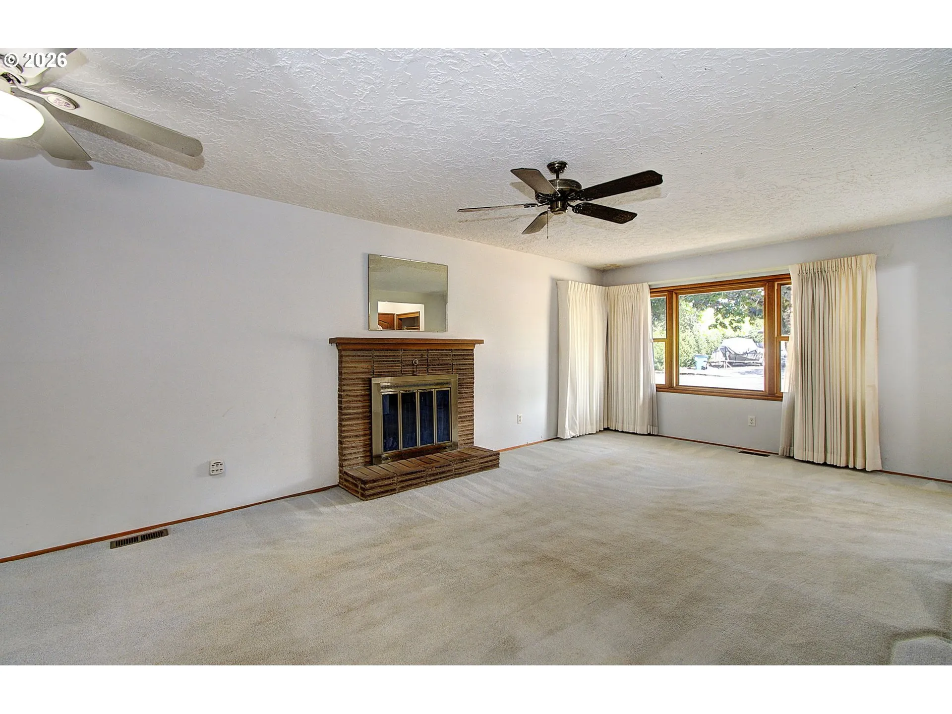 Living Room-Ceiling Fan
