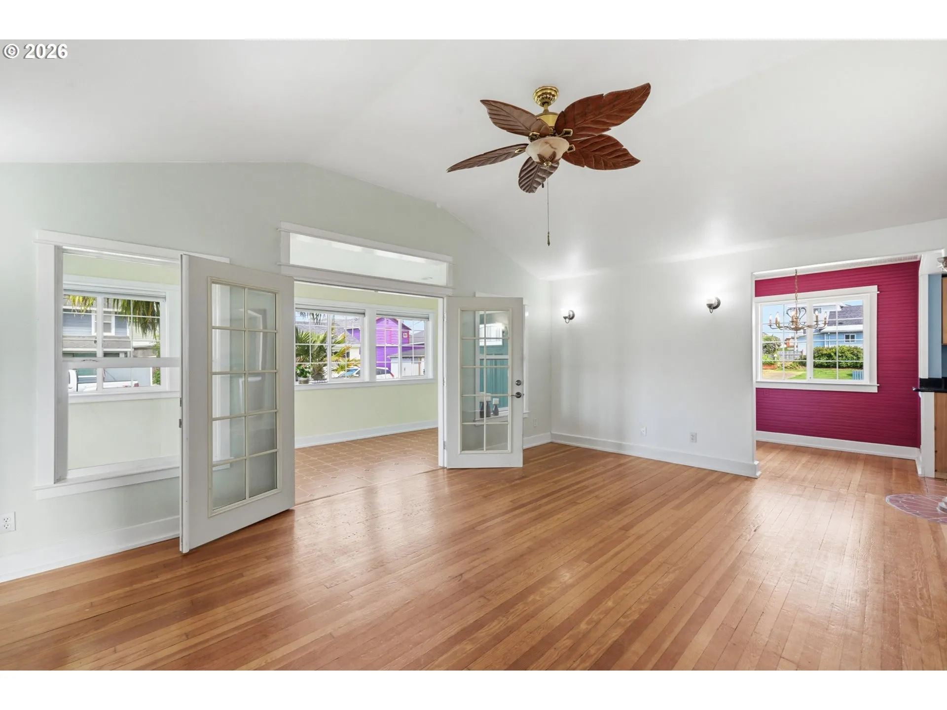 Living Room/Entrance