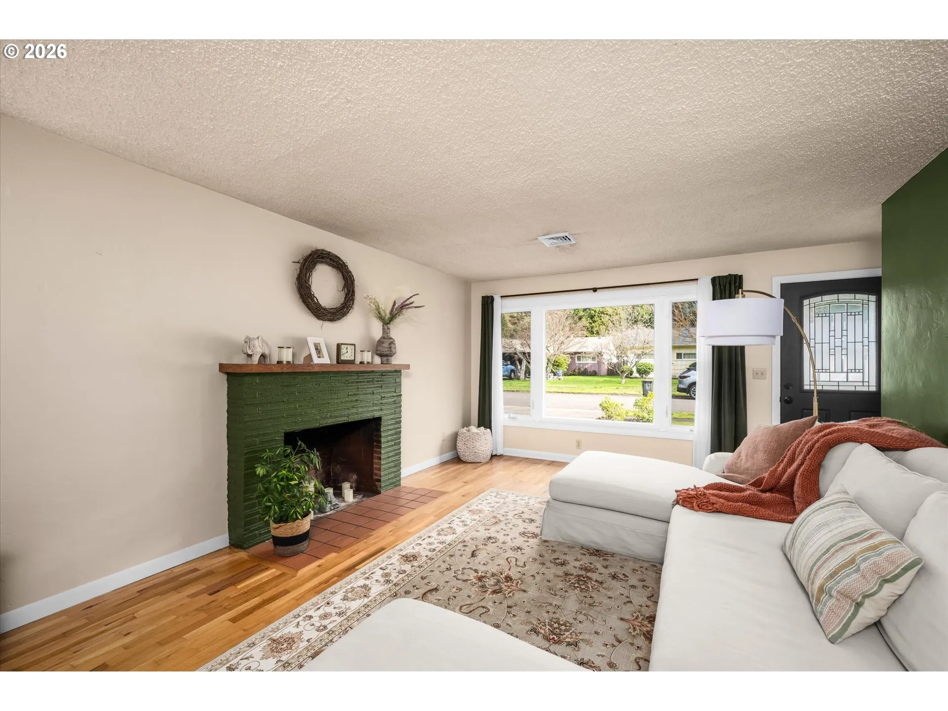 Living Room-Fireplace