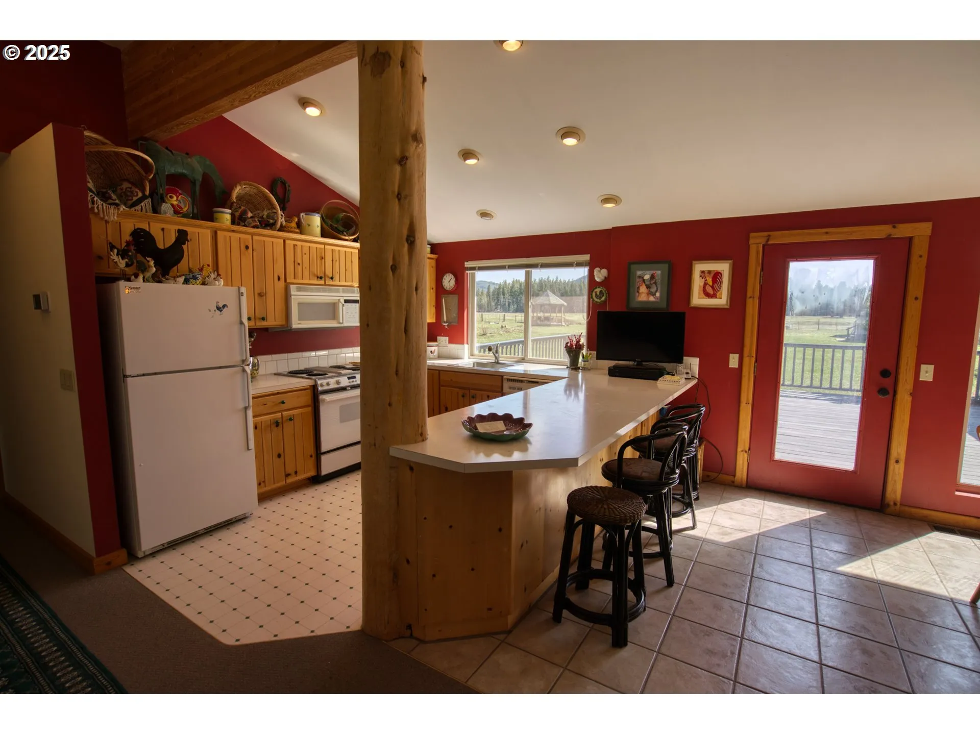 Kitchen-Breakfast Bar