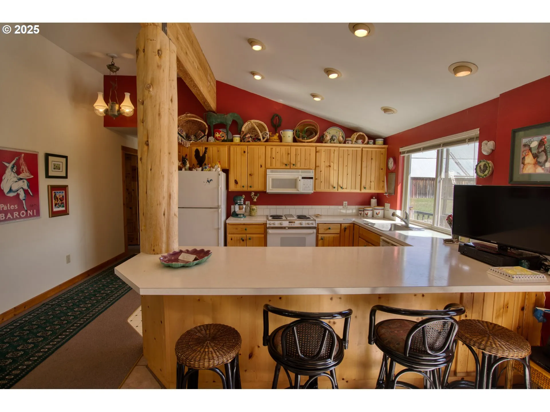 Kitchen-Breakfast Bar