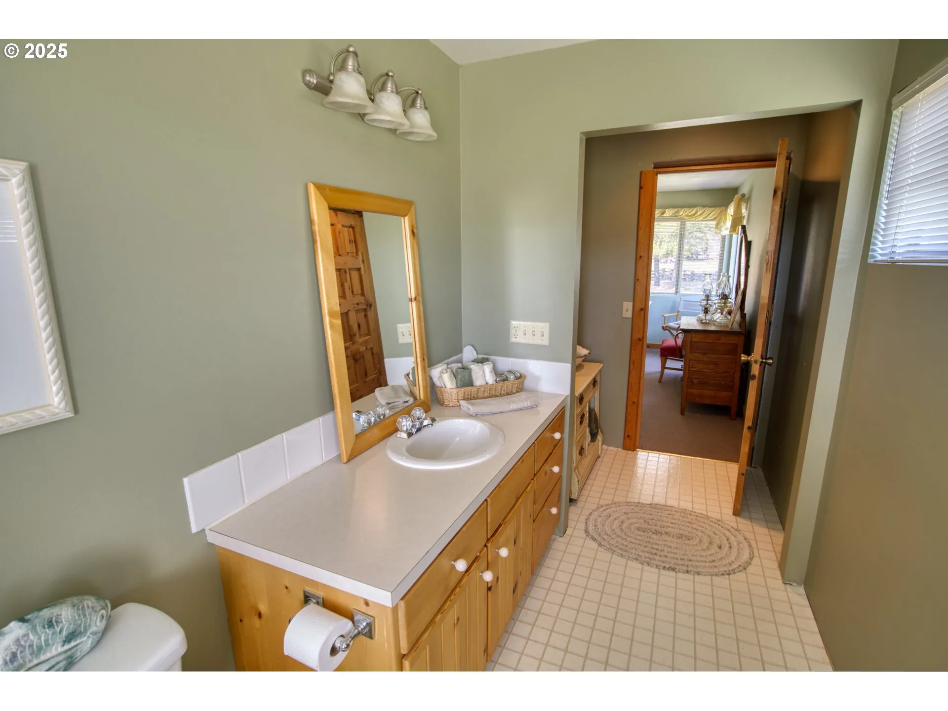 Bathroom, Attached