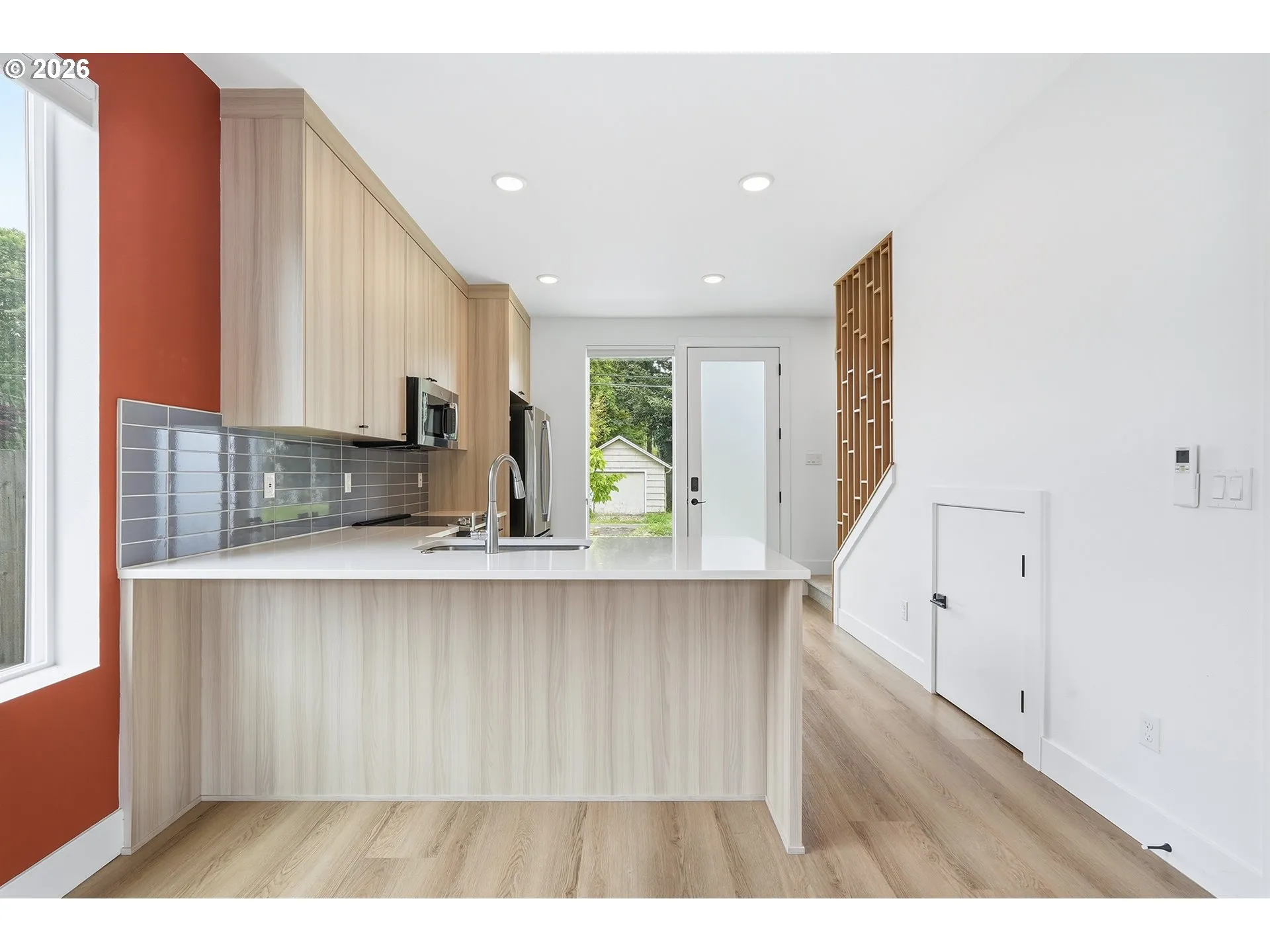 Kitchen-Breakfast Bar