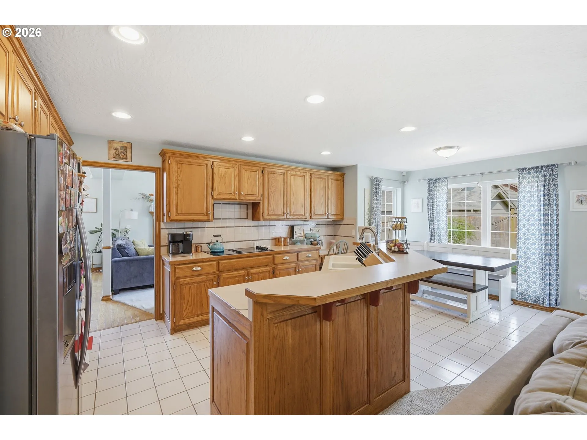 Kitchen-Breakfast Bar