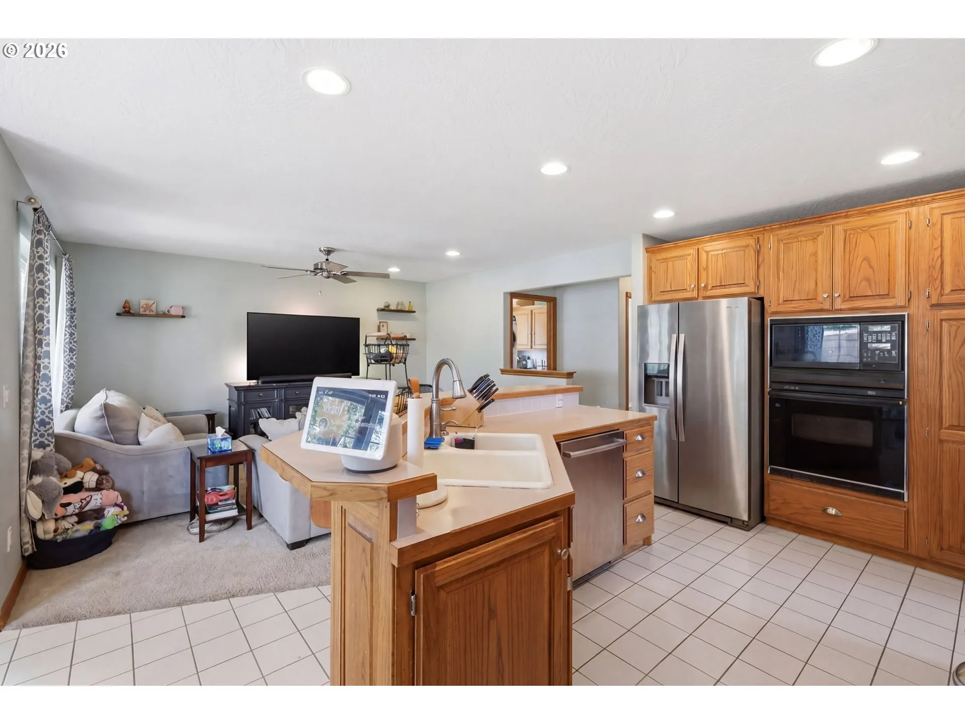 Kitchen-Breakfast Bar