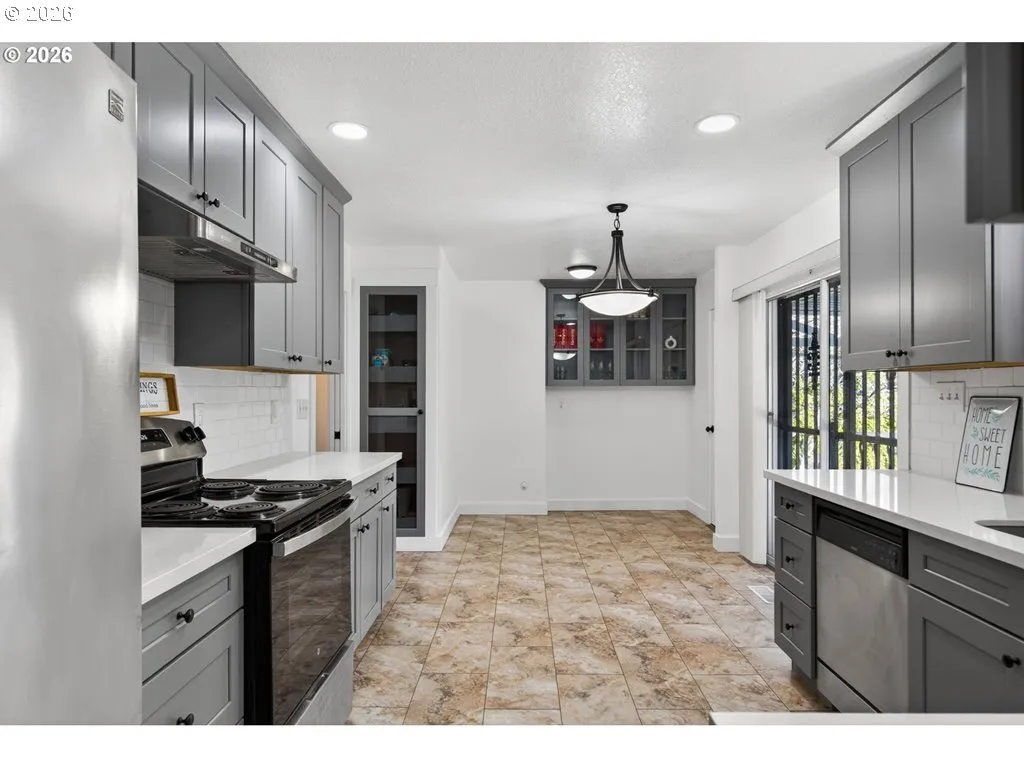 Kitchen/Nook-Eating Area