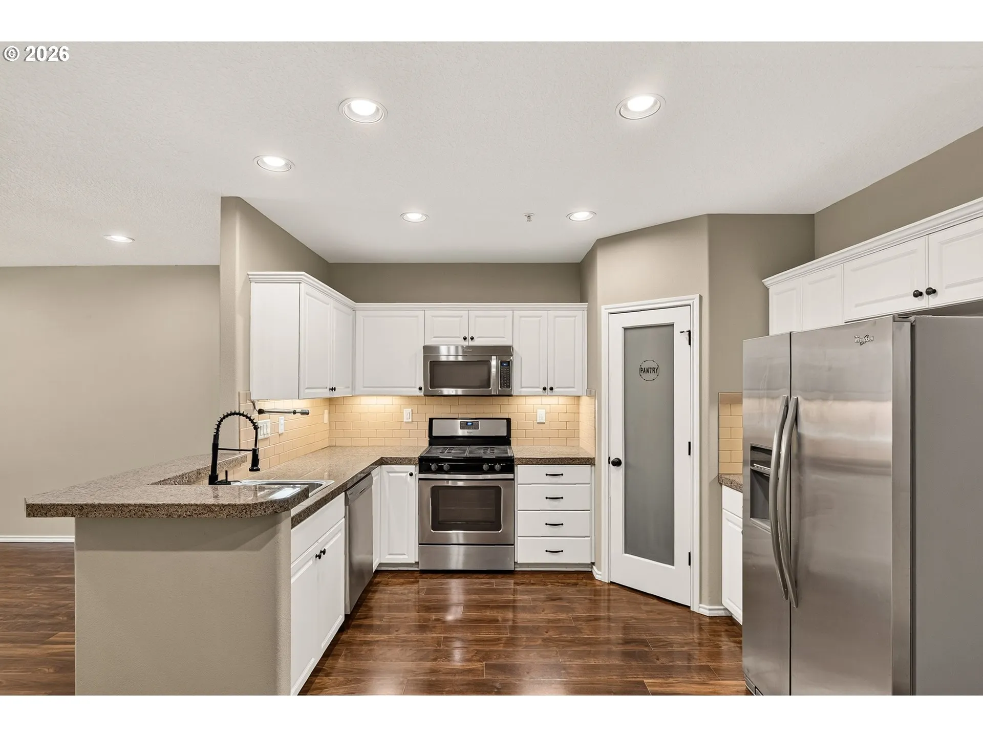Kitchen-Breakfast Bar