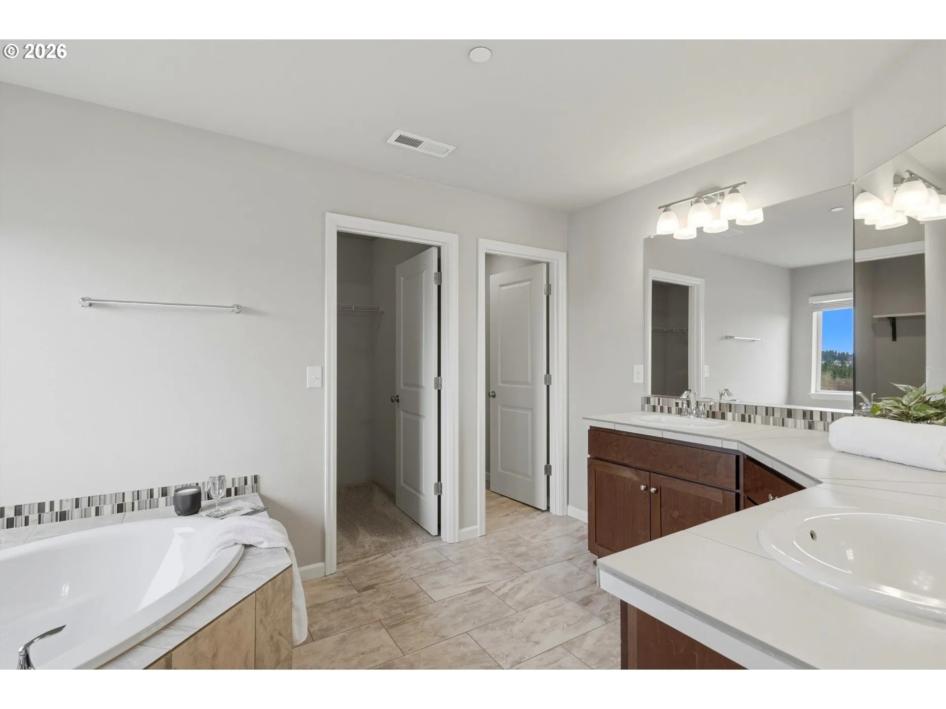 En Suite Bathroom-Upper