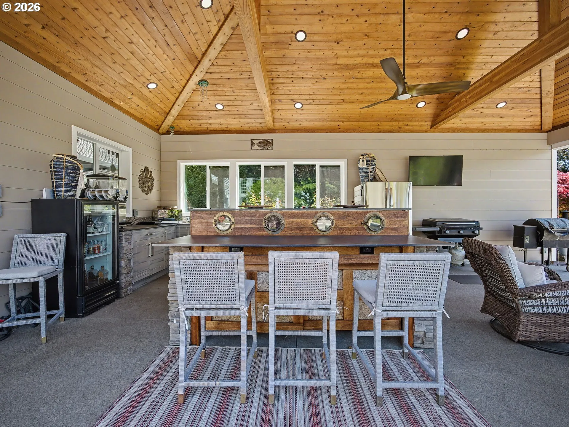 Kitchen/Outside-Island