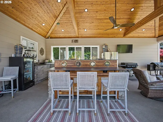 Kitchen/Outside-Island