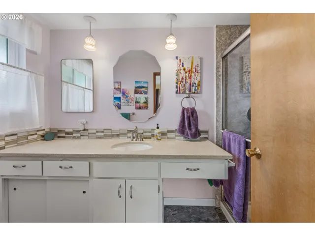 Bathroom, Attached