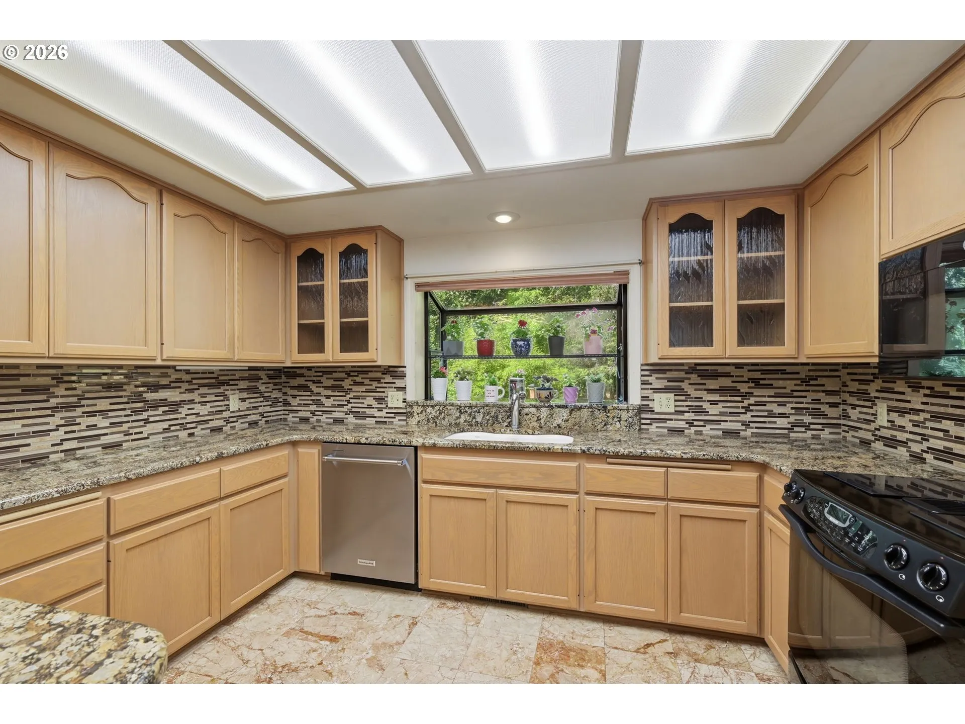 Kitchen-Breakfast Bar