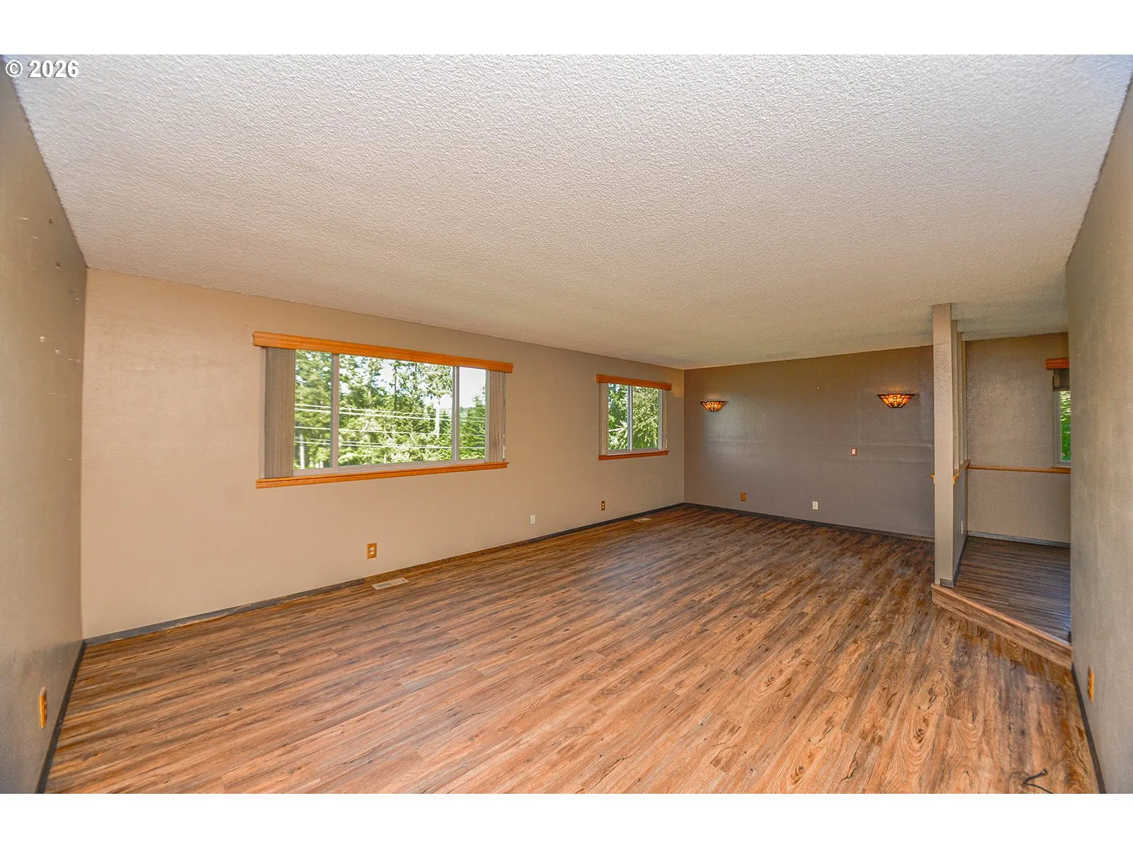 Living Room/Entrance