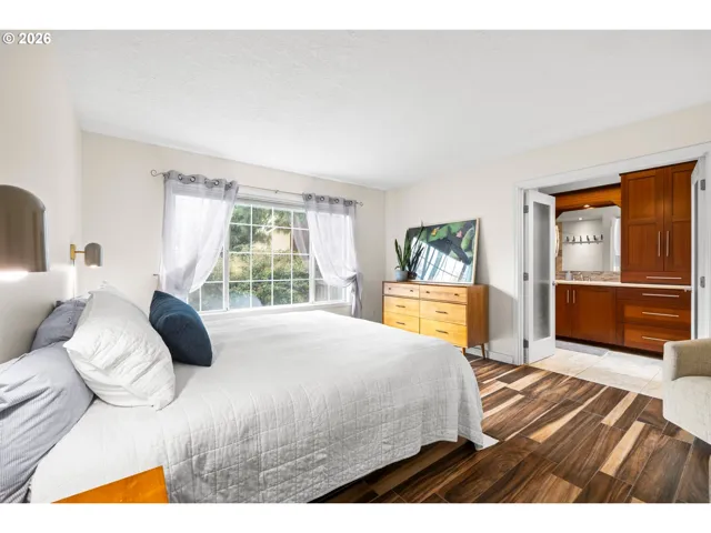 Owner's Suite Bedroom-Main