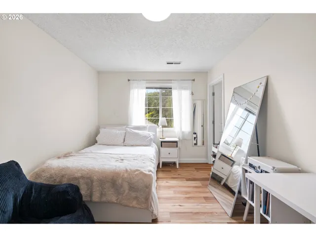 Bedroom-Upper