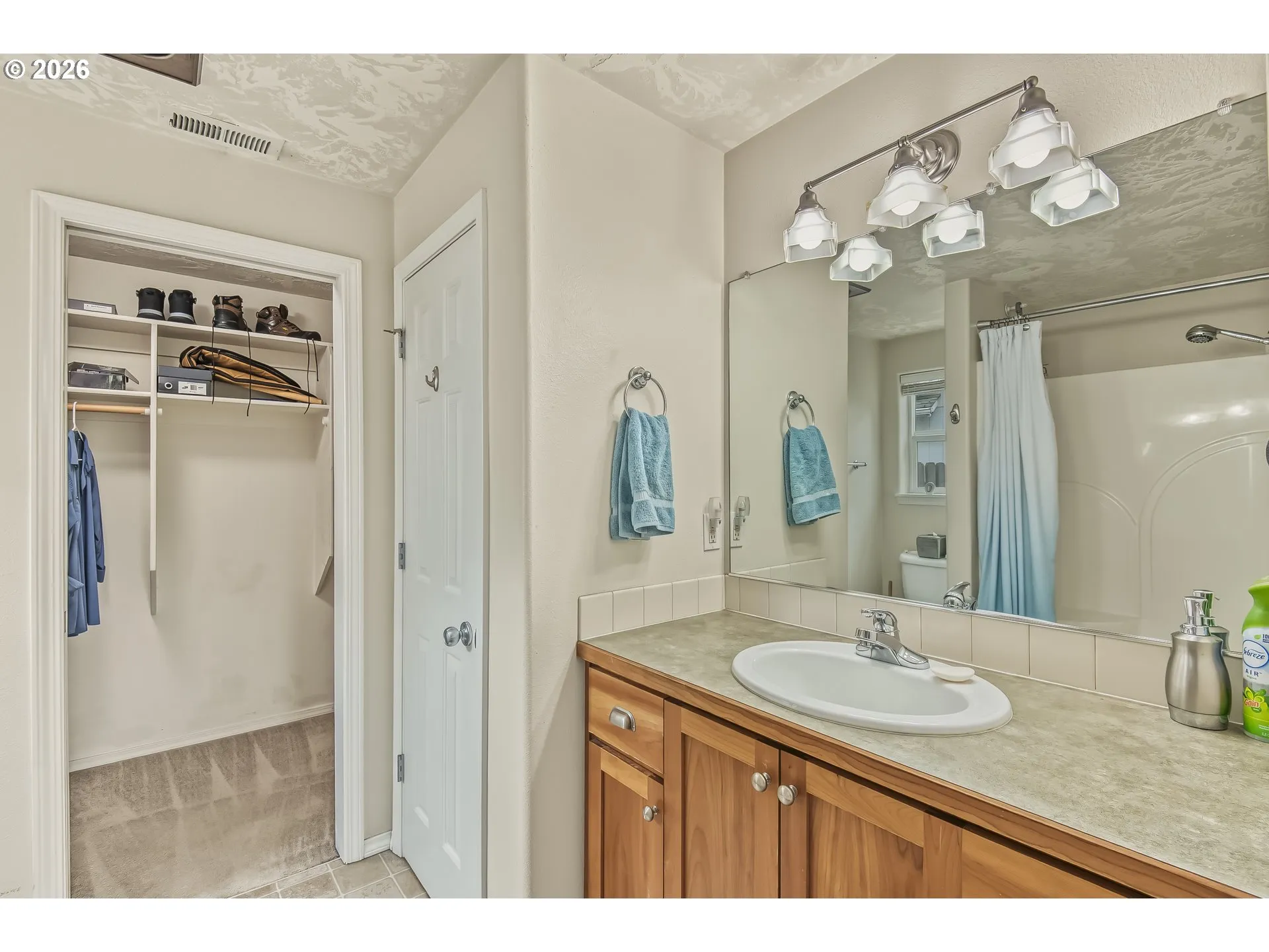 Bathroom, Attached-Walk-In Closet