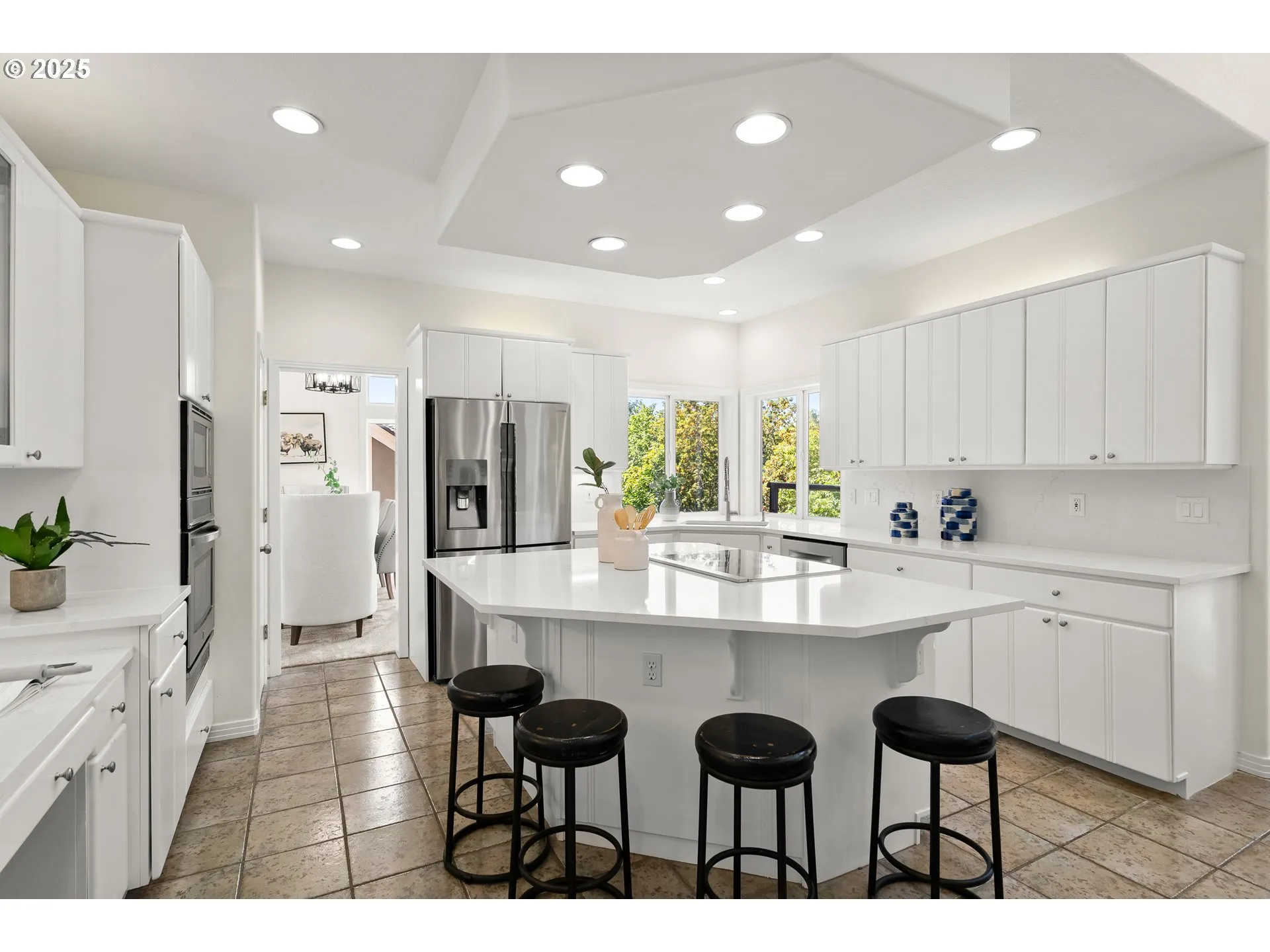 Kitchen-Breakfast Bar