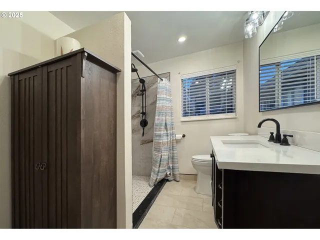 Bathroom-Walk in Shower
