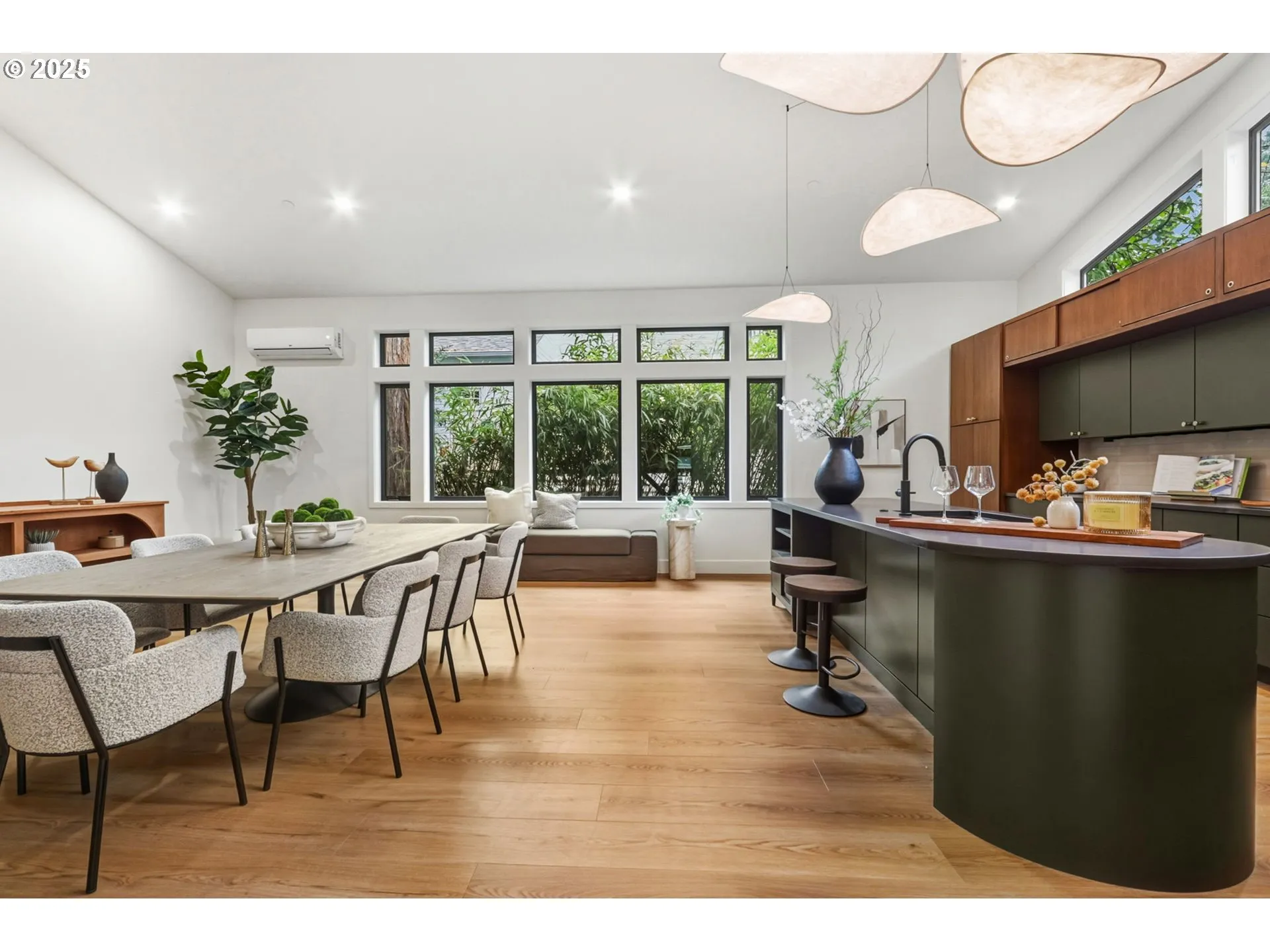 Kitchen/Dining Room-Island