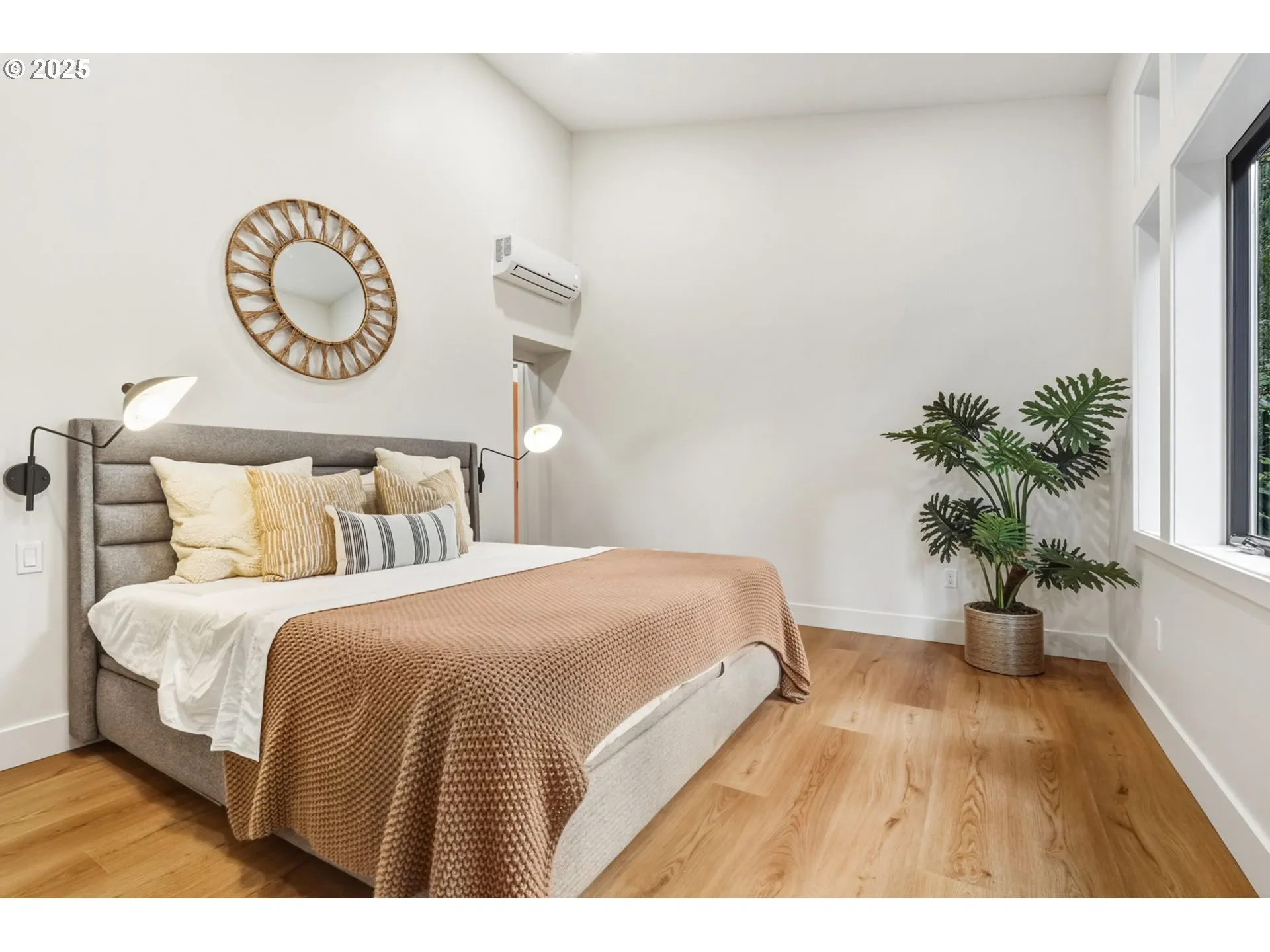 Bedroom, Owner's Suite-Main