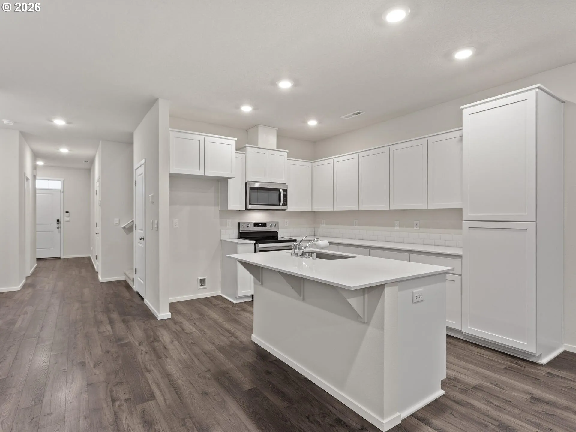 Kitchen-Breakfast Bar