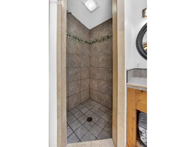 Bathroom-Walk in Shower