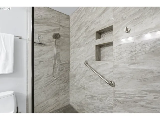 Bathroom-Walk in Shower