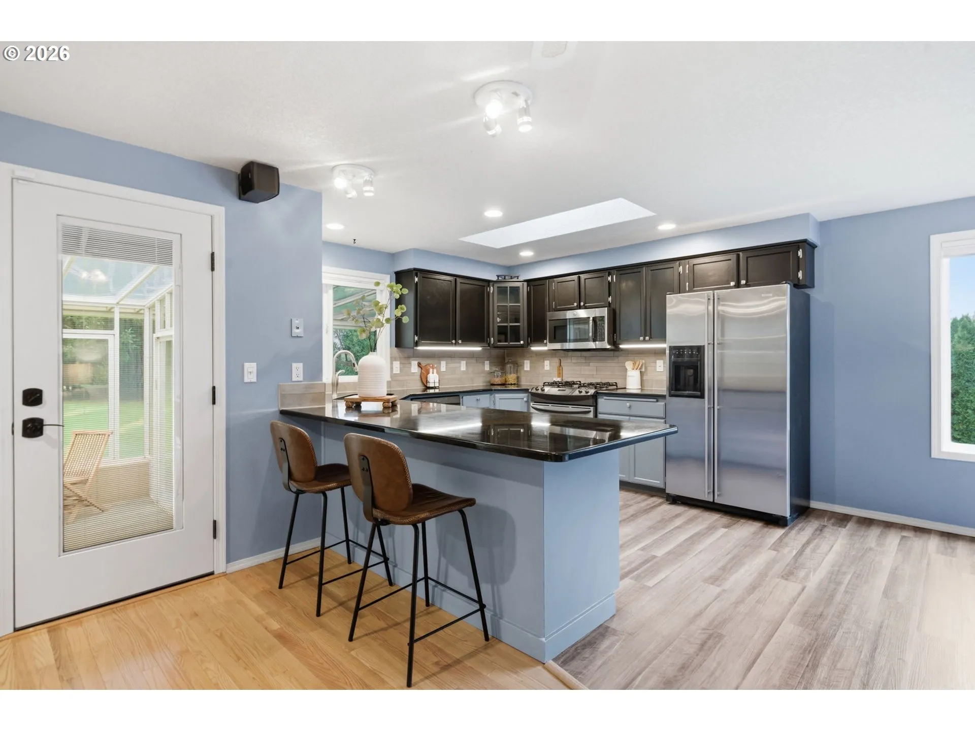 Kitchen-Breakfast Bar