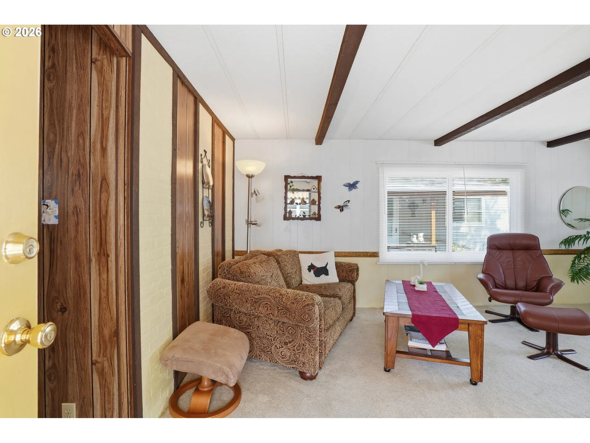 Living Room/Entrance