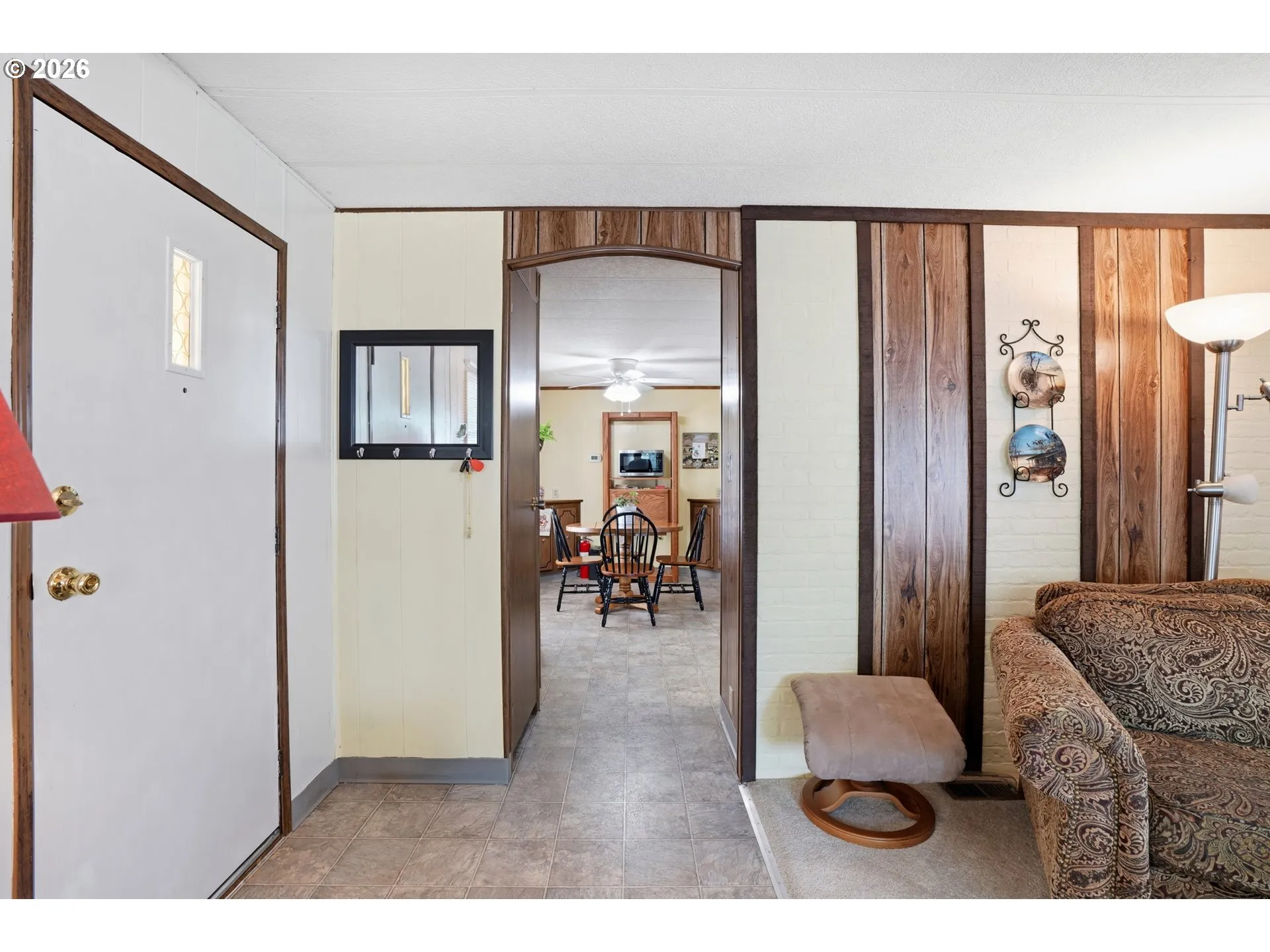 Living Room/Entrance