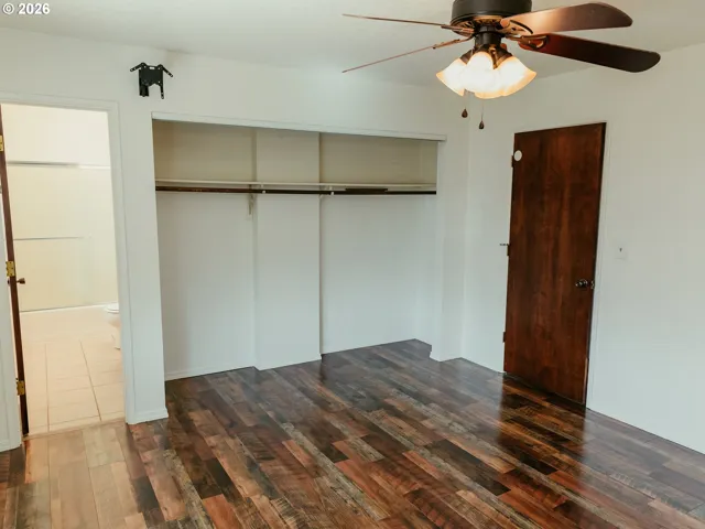 Bedroom, Primary