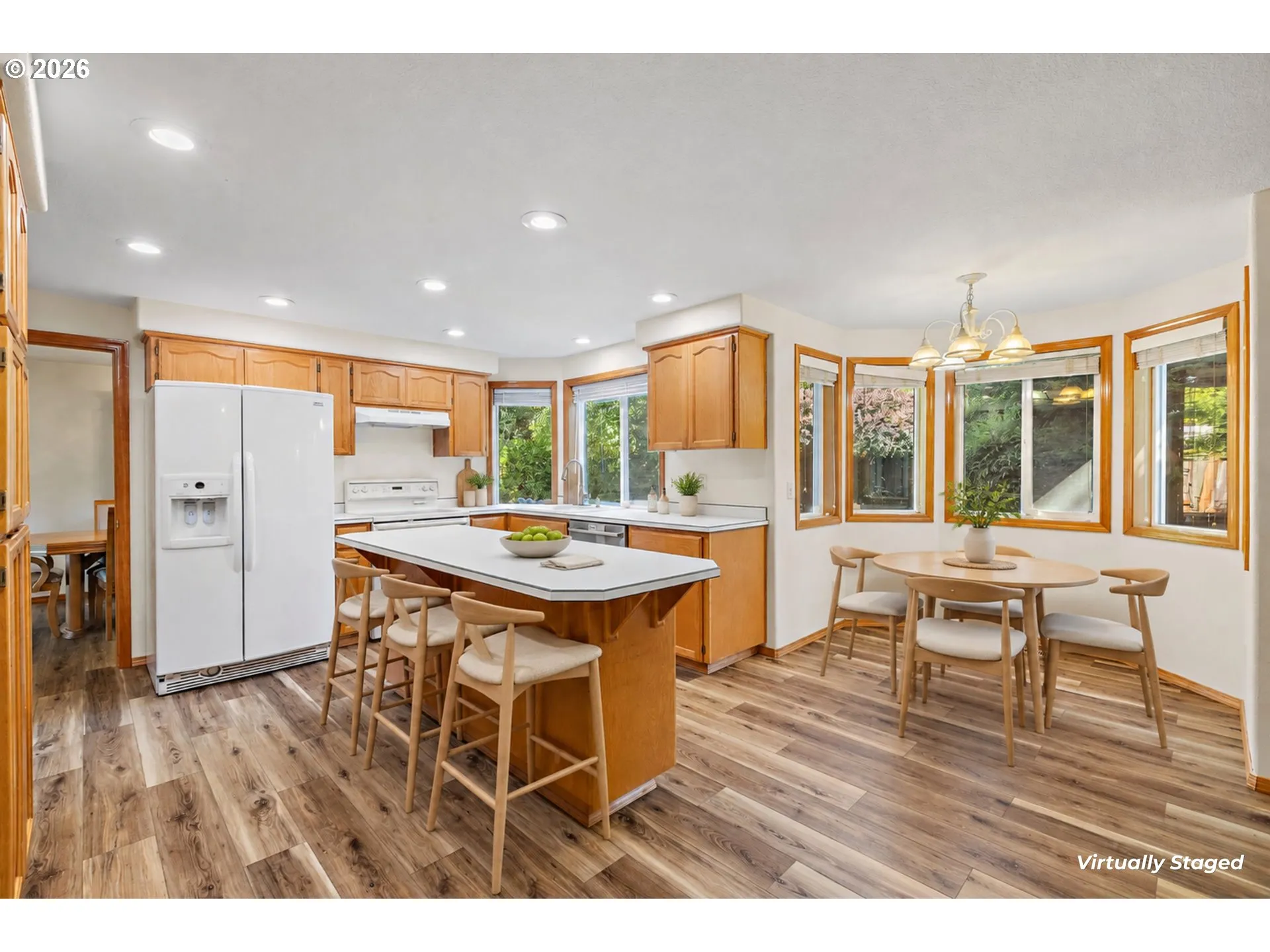 Kitchen/Nook-Island