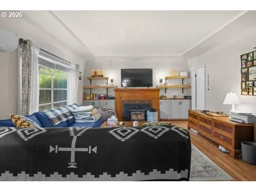 Living Room-Fireplace