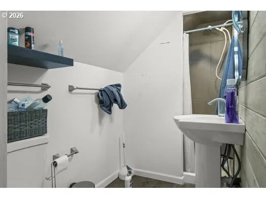 Bathroom-Upper