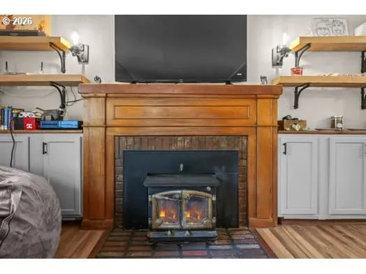 Living Room-Built-In Shelving