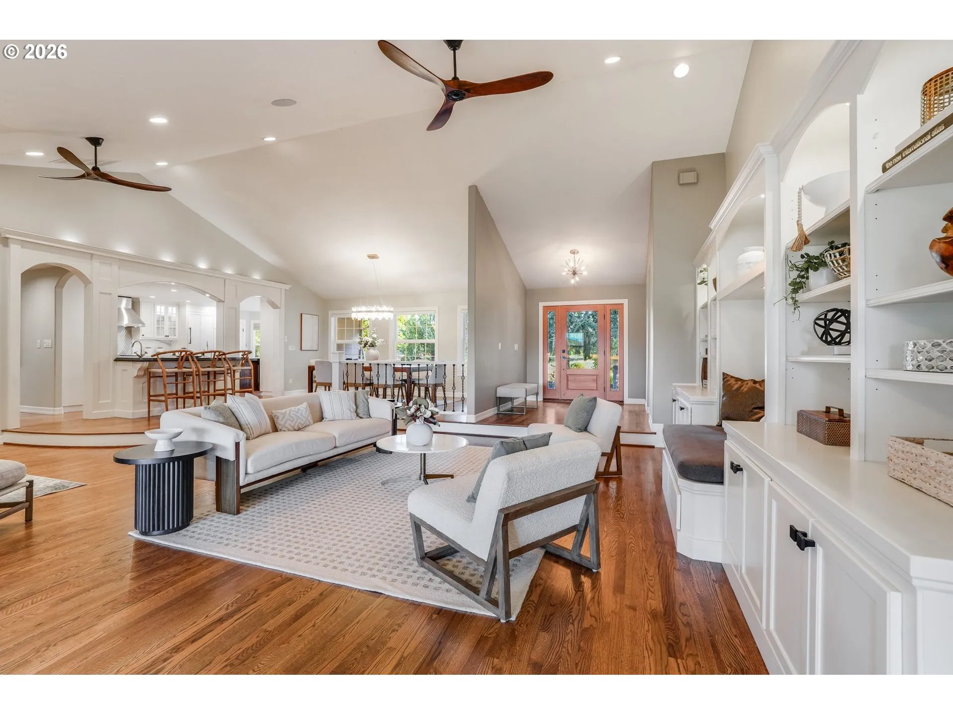 Living Room/Entrance