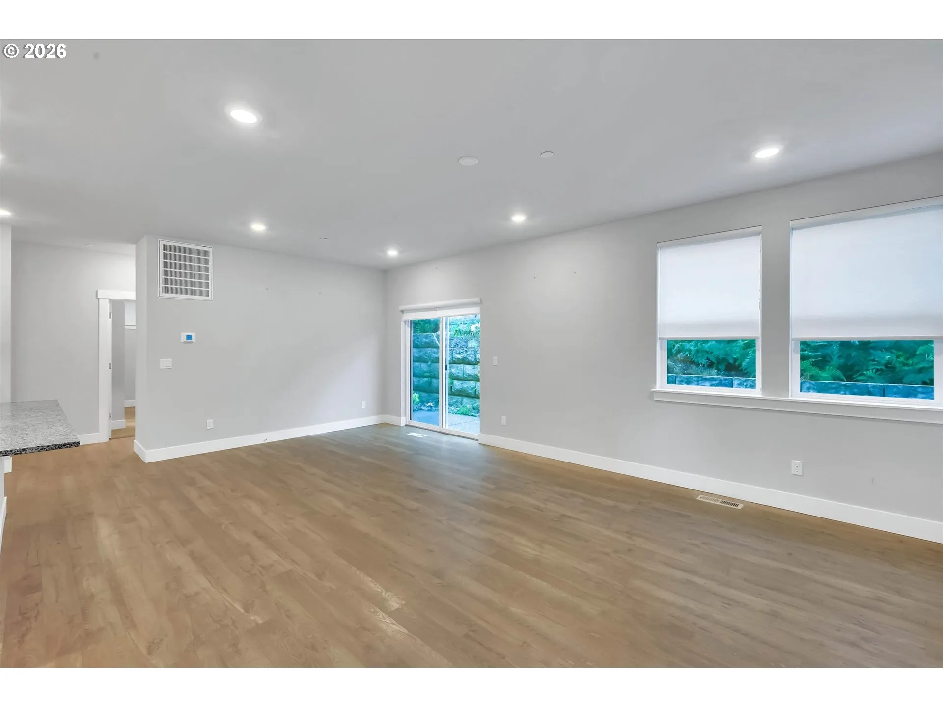 Living Room/Entrance