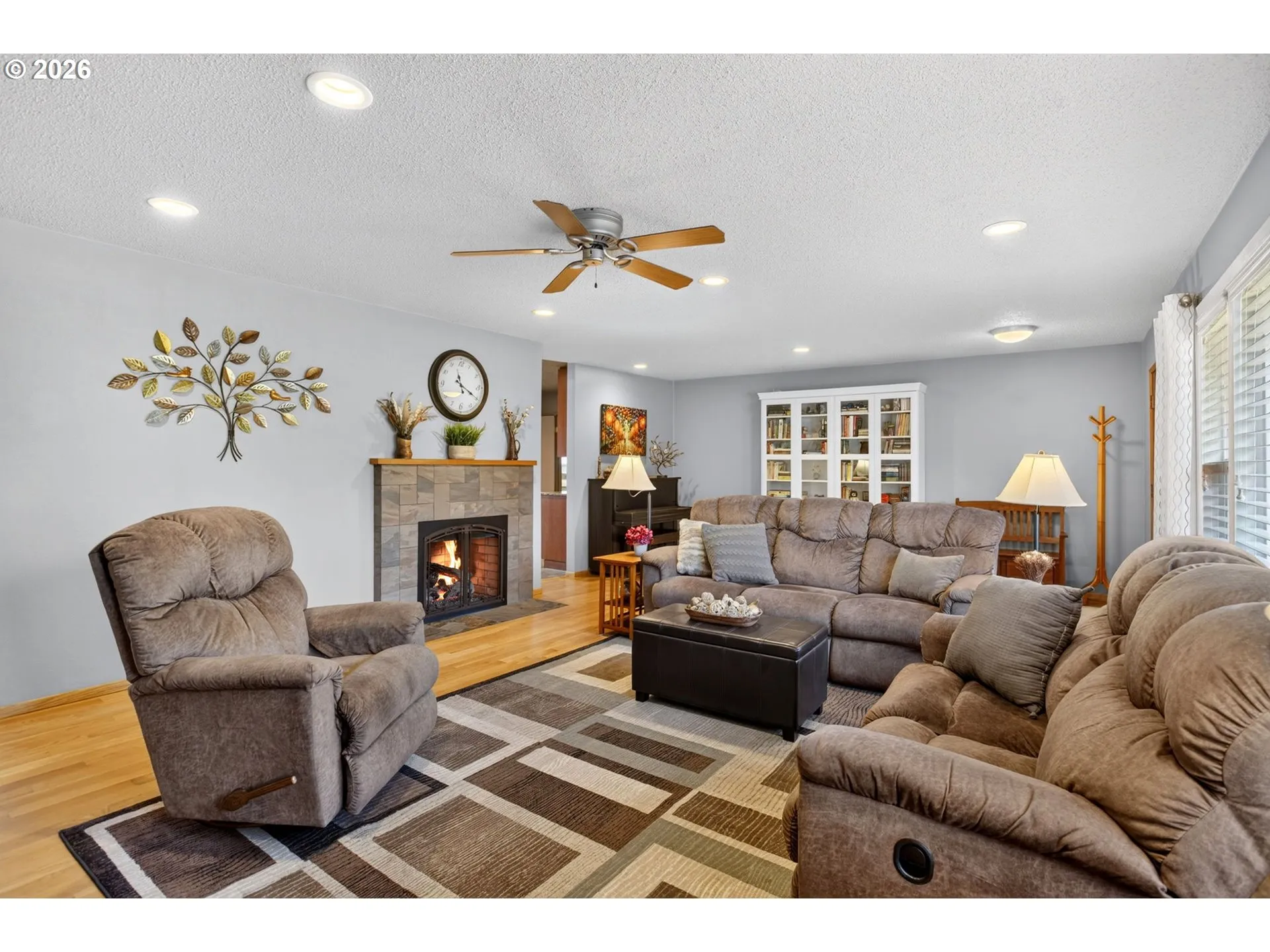 Living Room-Fireplace