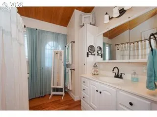 Bathroom-Upper