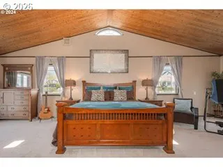 Primary Bedroom-Upper