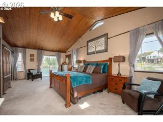 Primary Bedroom-Upper